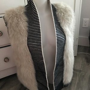 Banana Republic Sleeveless Faux Fur Knit Vest L
